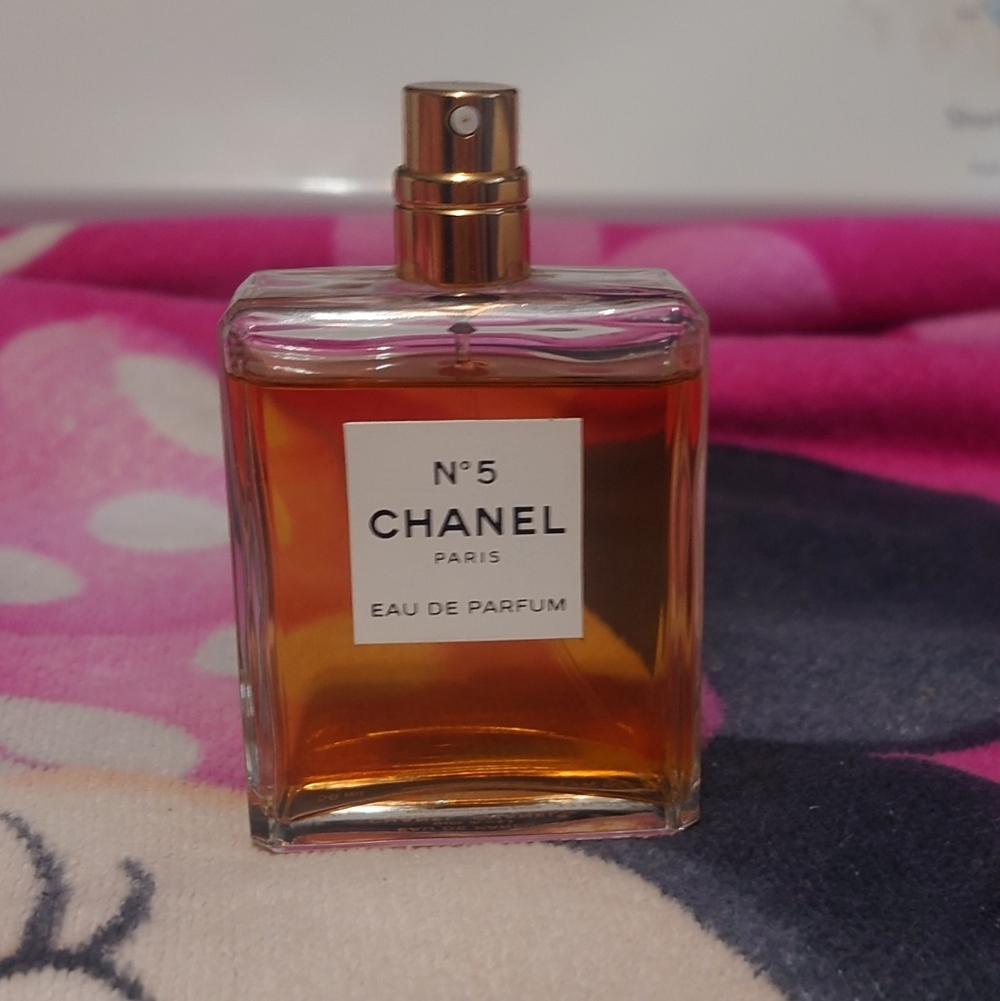 CHANEL No. 5 Eau de Parfum with Gold Accents